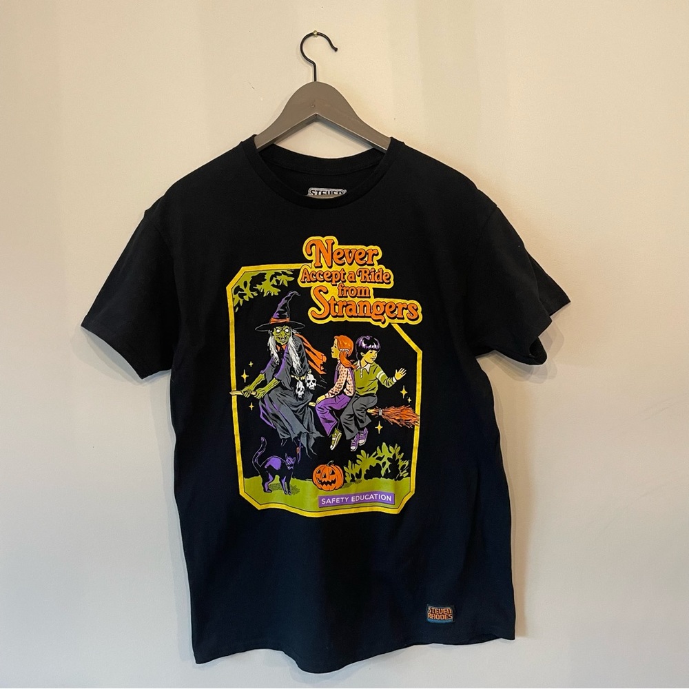 Steven Rhodes Never Accept a Ride From Strangers graphic tee - size Large